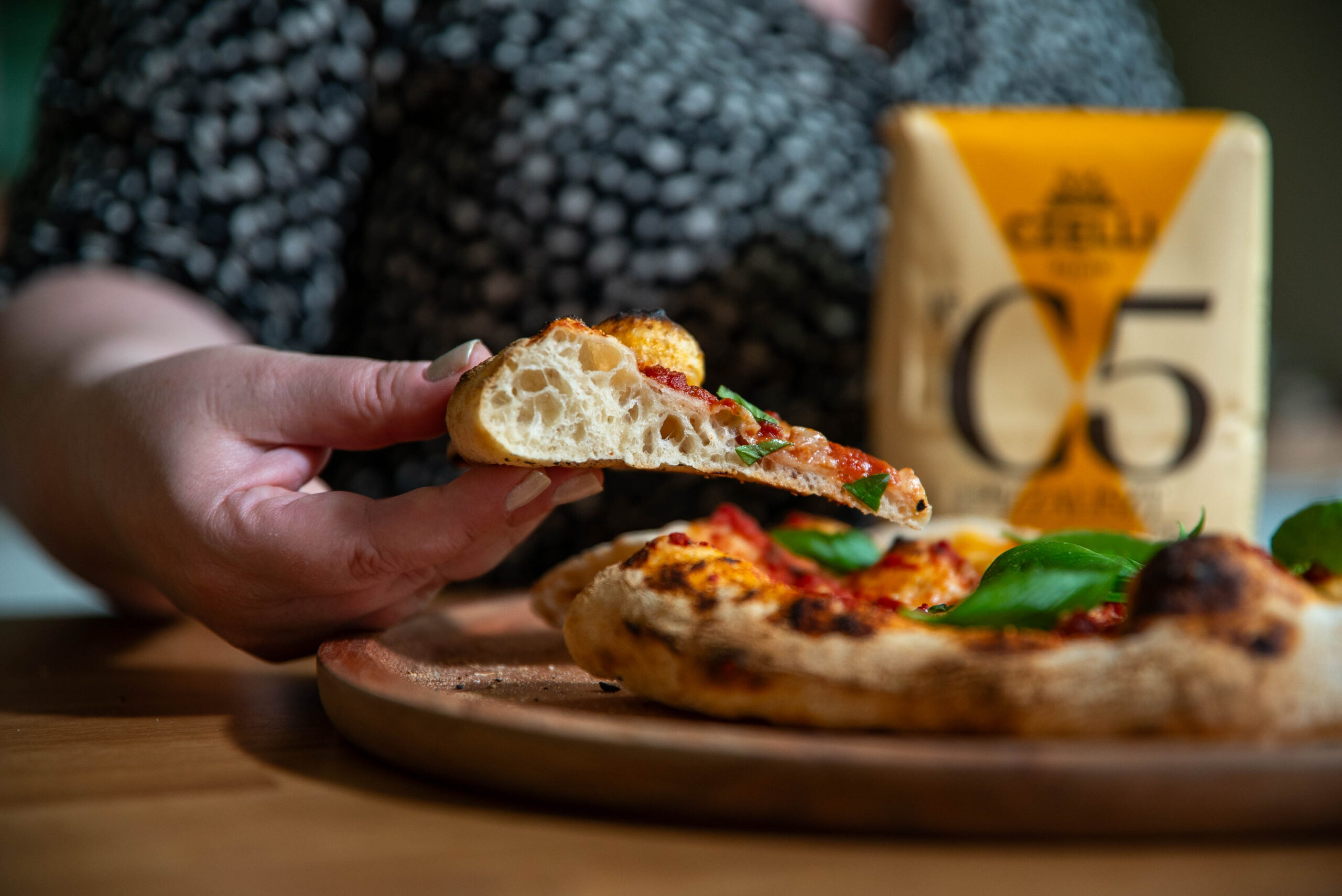 Levegős szélű, ropogós házi pizza